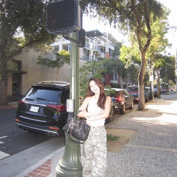 Compact Digital Camera with Display - Picture 5 of 5